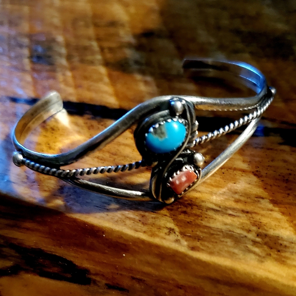 VINTAGE NAVAJO GENUINE TURQUOISE & CORAL SPINY OYSTER STERLING SILVER BRACELET